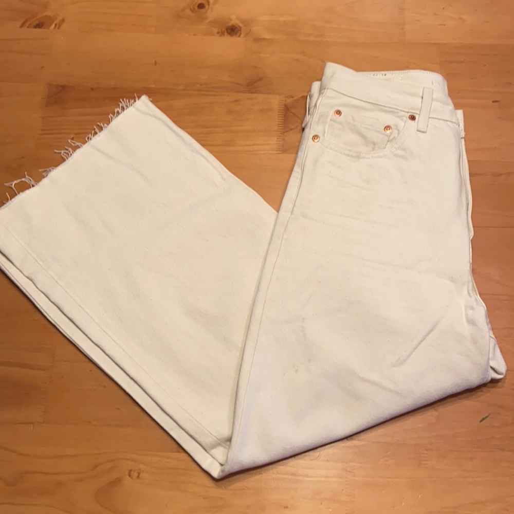 Levis ribcage wide leg crop